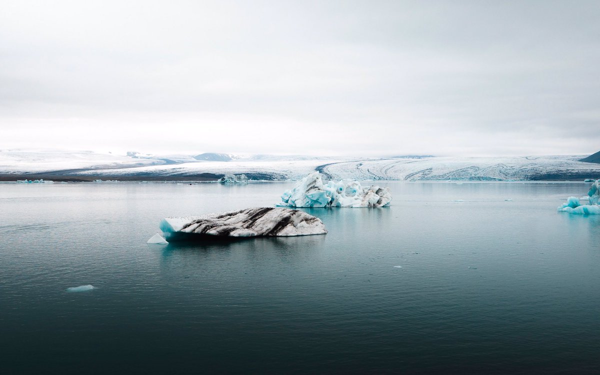 Such an extraordinary place… 🧊❄️

#vatnajökull #vatnajokull #icelandglacier #icelandglaciers #olhoportugues #tripeportugues #faded_world #raw_nordic #discovericeland #exploreiceland #visiticeland #portuguesespelomundo #portuguesesemviagem   #sonyphotography #sonyphotographer