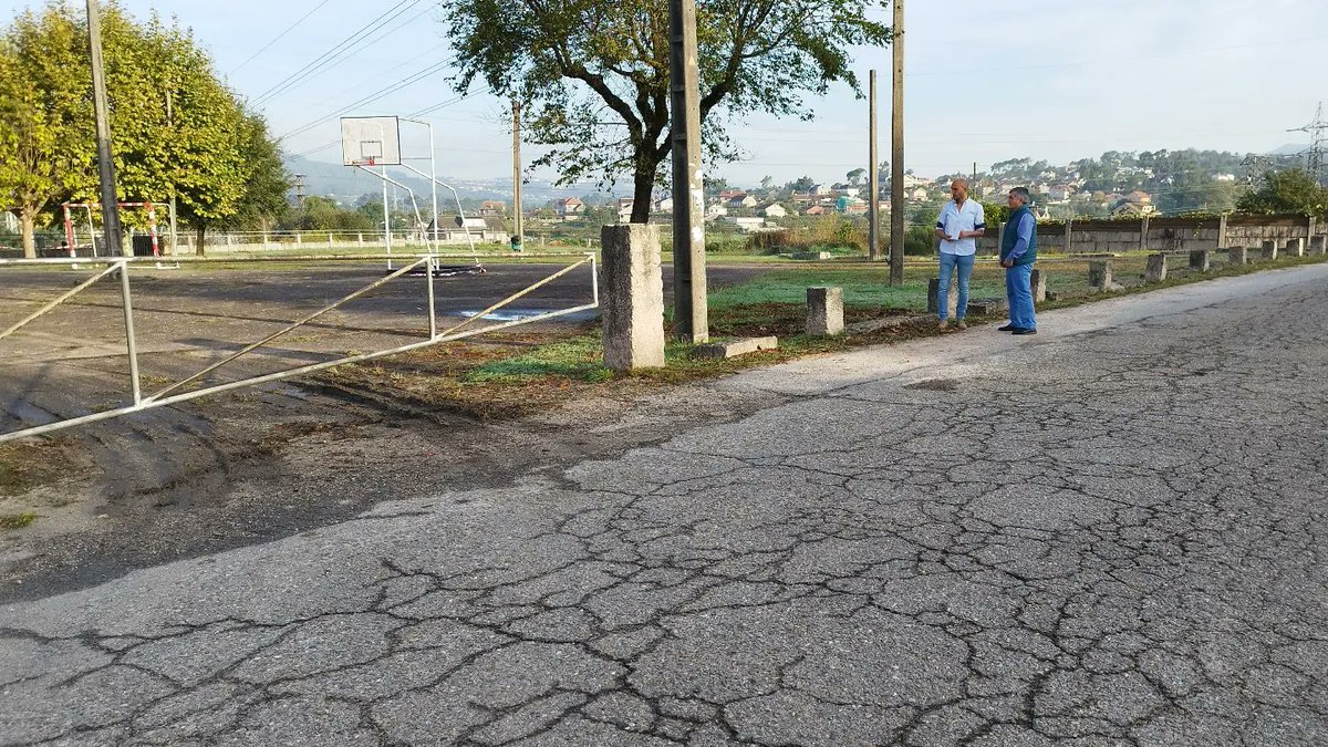 alcporrino's tweet image. 🚧 Sacamos a licitación a mellora do vial de Vilafría #Atios e do parque, unha actuación moi demandada dende hai tempo pola veciñanza xa que o estado en que se atopa supón un risco para a seguridade de peóns e vehículos.