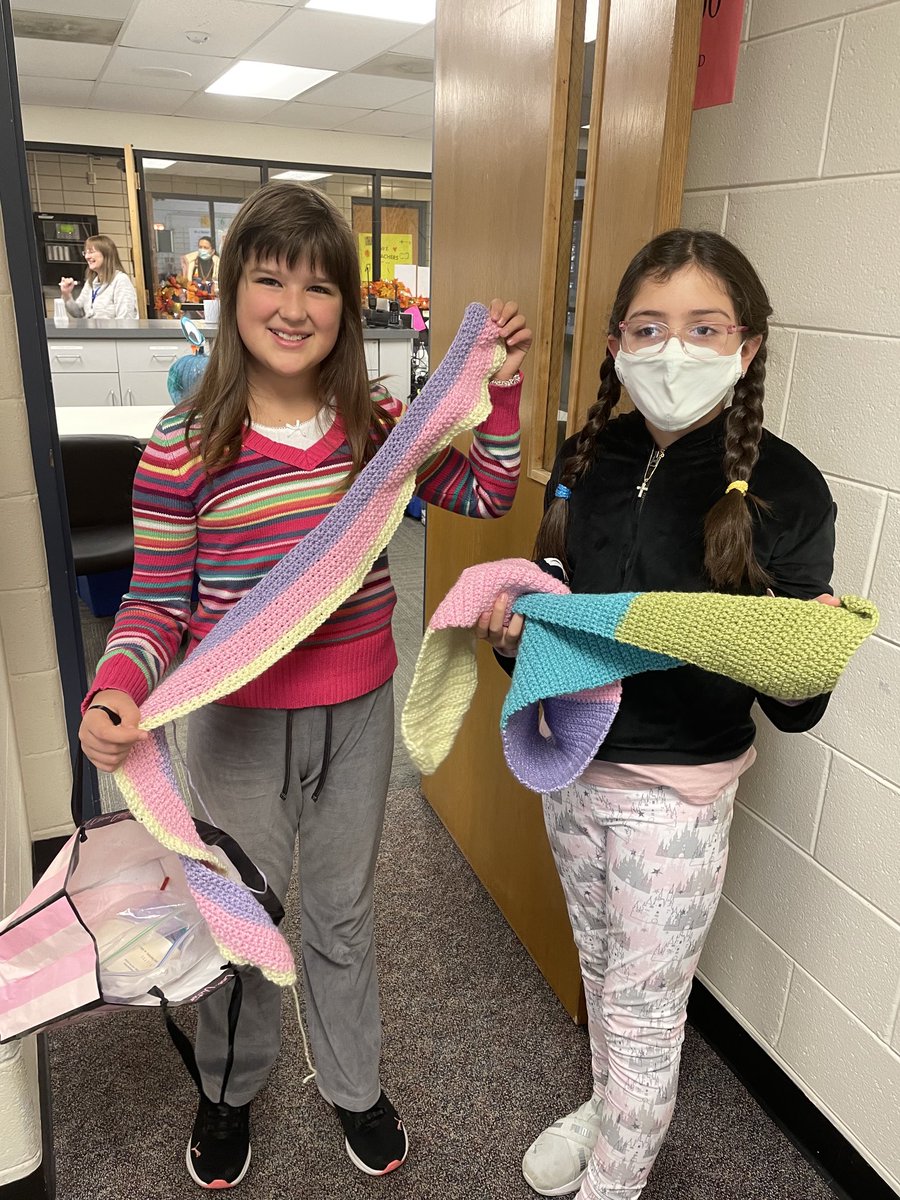 Crocheting during soft start. A great way to start the day! ⁦<a href="/GlenGroveSchool/">GlenGroveSchool</a>⁩ #weareD34