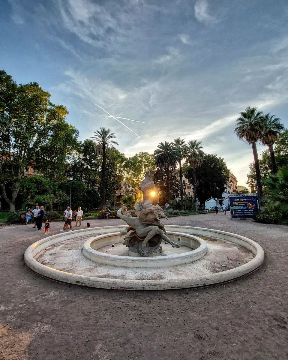 A dolphin, three Tritons and a huge octopus clinging together form the beautiful Fountain of Piazza Vittorio, ironically misnamed 'Fritto Misto' (Mixed fried) by Romans. Let's find out other funny nicknames: 👉 bit.ly/3ER2Hz8 📸 IG: ar_thedoc @Sovrintendenza #VisitRome