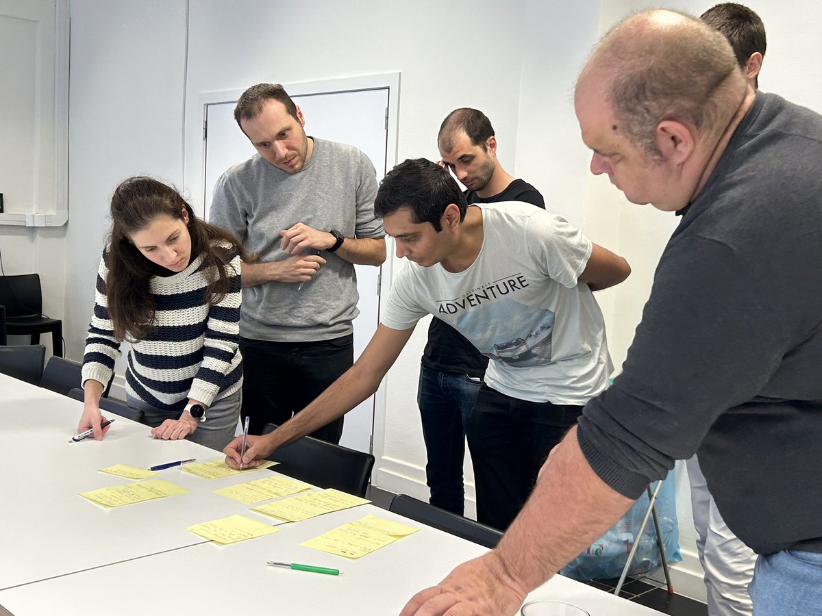 gluzardo's tweet photo. We had a very interesting brainstorming session after my presentation about Smartdrones. Thanks to the participants we collected a lot of nice new ideas. https://t.co/04kX0R3Ugt