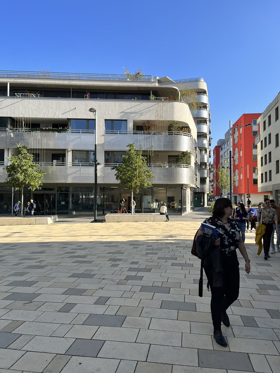 EmilyAssembly's tweet photo. Ground floor of this mixed income housing center in Vienna has needed businesses, like a center for residents with special needs and an elementary school. #wheninwein https://t.co/9aWPmIctKN
