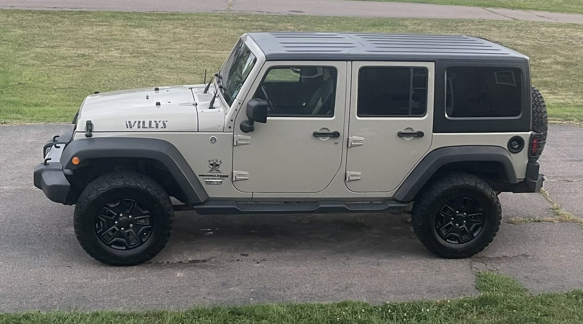 jessemala's tweet photo. Was going to go jeepin but need gas lol #jeeplife https://t.co/q1vfmh1ZTd