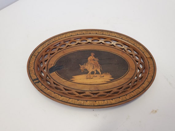 LauraCharbonnea's tweet image. Early Antique oval dish tinyurl.com/2nyjq6pa via @EtsySocial #jewelry  #fashion  #ovaldish #wooddish