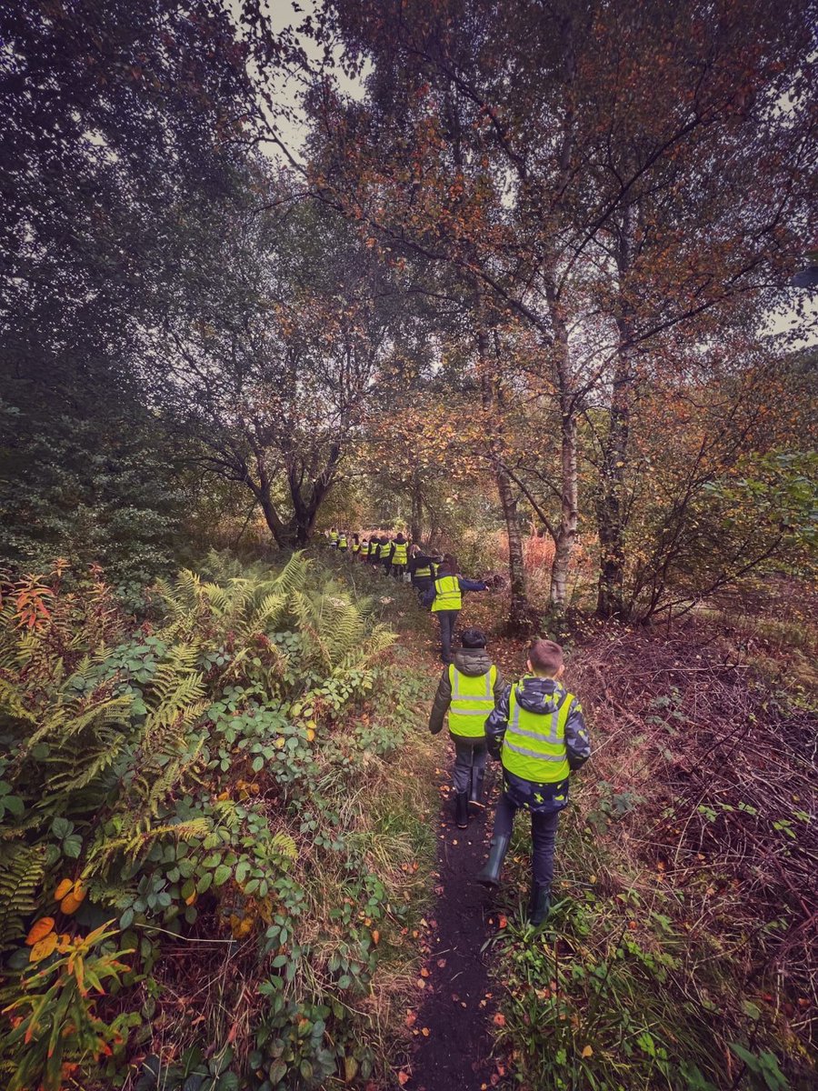 LowMoorCofE's tweet photo. Year 5 went on a walk in the local area. They observed the signs of autumn and completed activities linked to their science topic 'living things and their habitats'. What a great way to #learnoutsidetheclassroom https://t.co/Pt2zXhebx1