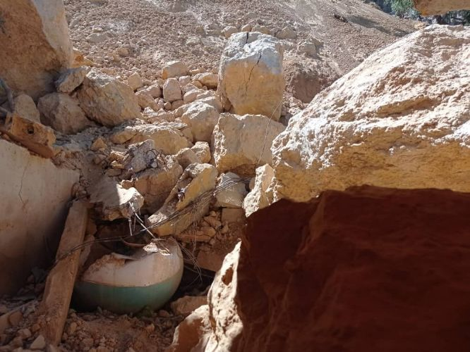 Diario_ElTiempo's tweet photo. En el sector Valle Verde de Cumaná, vecinos claman por ser reubicados, tras deslizamiento de tierra (+Fotos) https://t.co/kOPI8np9M0 https://t.co/EM15MGXzXx
