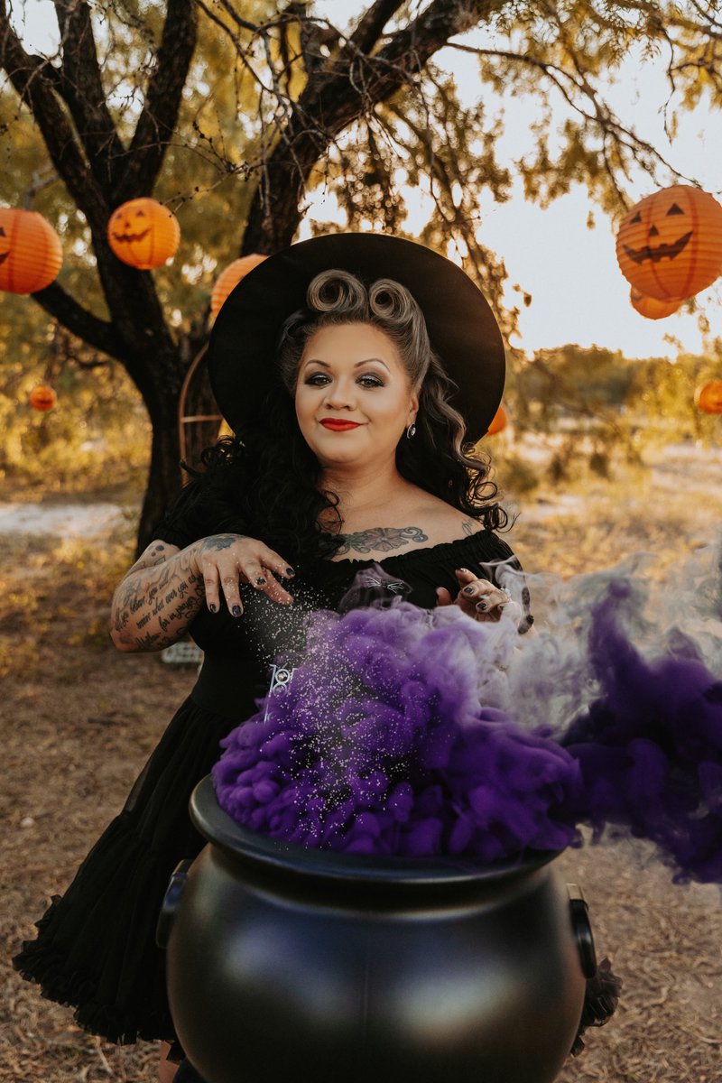 BaileyPhoto15's tweet photo. A little pin up switch on the witchy session. @BaileyPhoto15 

Find me on IG https://t.co/MdGAsiz0aP #photo #halloween #pinup #witch https://t.co/NggLY7SvXz