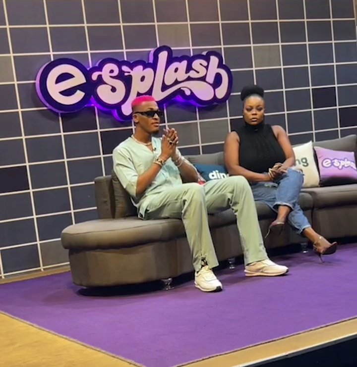 hottiegroovy's tweet image. Groovy loves his Groovers 😂💖🚀

We are so fortunate to have a fave like him! Live today on TVC Groovy spoke about massive announcements, his fanmily, the bbn journey and I must say Shoovy is bromancing. 
#GroovyMonoTheBrand

Here's the link to watch...
youtu.be/OjZd_xegeCc