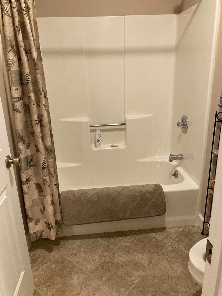 exacttile's tweet photo. Before &amp; After Bathroom Remodel featuring 12x24 Nociolla Gloss with Brownstone Pennyrounds and 12x24s in Beige for the floor. Tile and Installation provided by @exacttile 

#beforeandafter #bathroomremodel #tile #tiledesign #tileinstallation #govols #tennessee https://t.co/WB3biY9iqT