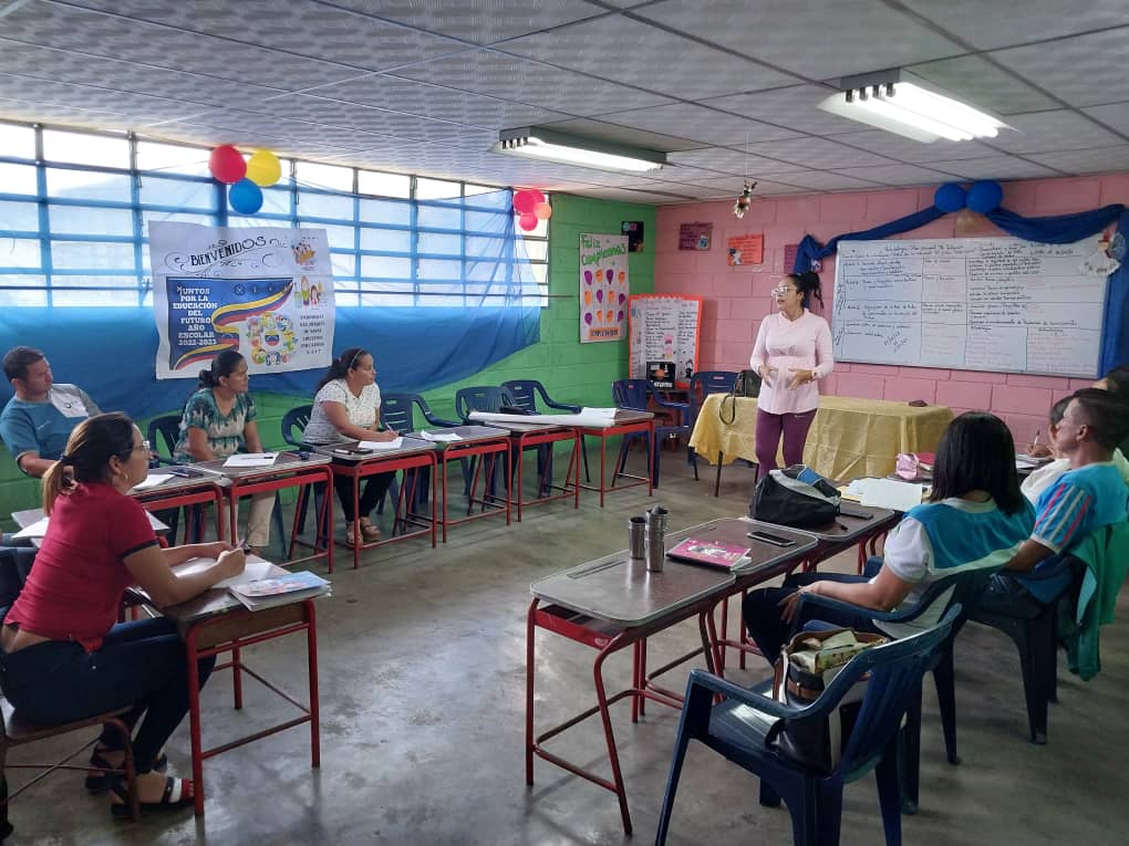 SomosUnem's tweet photo. #UTGU 🗣️ Mérida realiza despliegue en diferentes municipios del estado, con el fin de dar a conocer el Plan Nacional de Formación "Juntos por la Educación del Futuro" Año Escolar 2022-2023 @NicolasMaduro @_LaAvanzadora #UnidosConElCastanoYTejerias https://t.co/ZZ4c9AFoXw