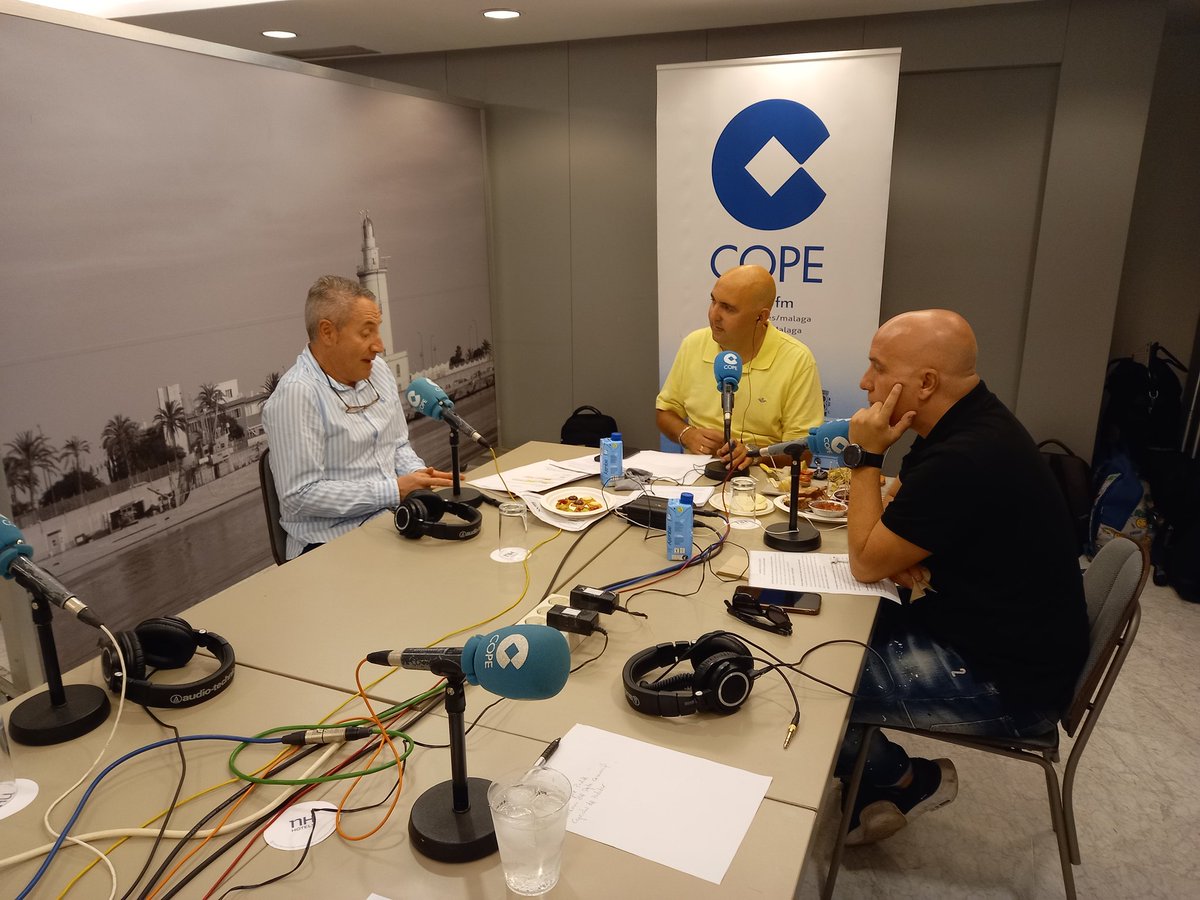 Cblancodeond's tweet photo. Hoy @COPEMalaga @DeportesCopeMLG desde el XVIII Salón del Vino y la Gastronomía de @narbona_solis con @EmilioJGuerrero @fjbautista
Ahora con Luis Miguel Fernández Director del Norte. https://t.co/vidWyK6yZj