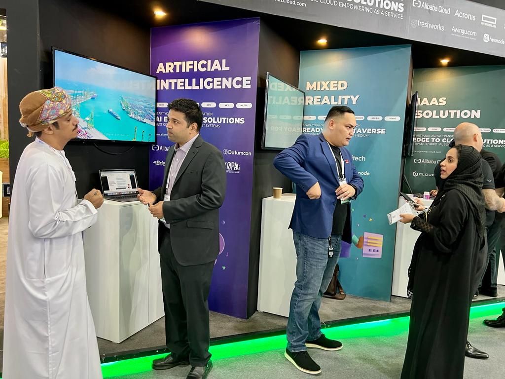 aljammazcloud's tweet photo. Thank you, all our partners and friends, in the IT &amp; technology sector
We were very pleased &amp; happy to meet you &amp; talk to you during #GITEX Global to develop our business &amp; discover new opportunities.

We look forward meeting you soon again as we achieve new achievements together https://t.co/X0UOVWS7Uy