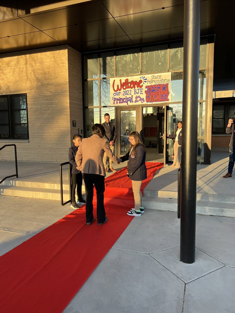 It’s an honor to return to my old elementary school today to be Principal for a Day! #PFAD22 <a href="/DRC/">Dallas Regional Chamber</a> <a href="/dallasschools/">Dallas ISD</a>