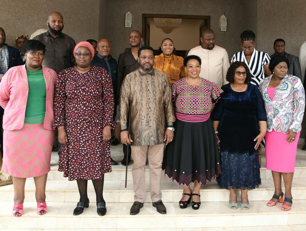kzngov's tweet image. The Cabinet of KZN paid a visit to His Majesty King Misuzulu kaZwelithini  to formally introduce Members of the Executive Council (MECs) and to get the King’s guidance on various pertinent matters in the province. #GrowingKZNTogether
