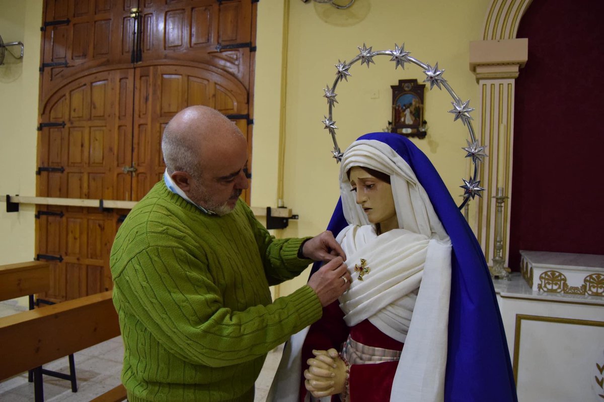 veracruz_pr's tweet photo. 𝙊𝙗𝙞𝙩𝙪𝙖𝙧𝙞𝙤
En el día de hoy hemos recibido la triste noticia del fallecimiento de nuestro vestidor honorífico Miguel Jurado Suárez. 

Han sido 45 años vistiendo a nuestra Madre de la Amargura, desde que a finales de los años 70 viniera a Puerto Real. https://t.co/V9R6hBMbSW