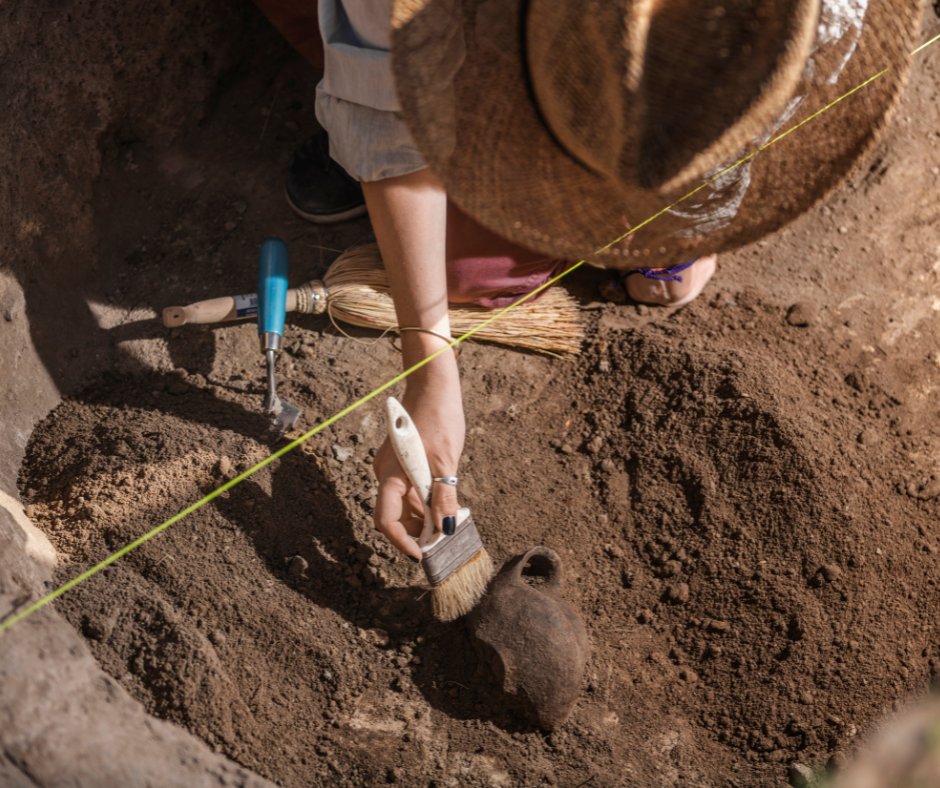 Archaeology Scotland (@archscot) on Twitter photo Calling all archaeology students! 📢
<a href="/CIfA_Scottish/">CIfA Scottish Group</a> is hosting a free online session for students to get the chance to hear from archaeology professionals, explore heritage careers, and ask questions.
⏰12 - 1.30 pm
🗓25 October
Book your spot 👉bit.ly/3VBRXuf Calling all archaeology students! 📢
<a href="/CIfA_Scottish/">CIfA Scottish Group</a> is hosting a free online session for students to get the chance to hear from archaeology professionals, explore heritage careers, and ask questions.
⏰12 - 1.30 pm
🗓25 October
Book your spot 👉bit.ly/3VBRXuf