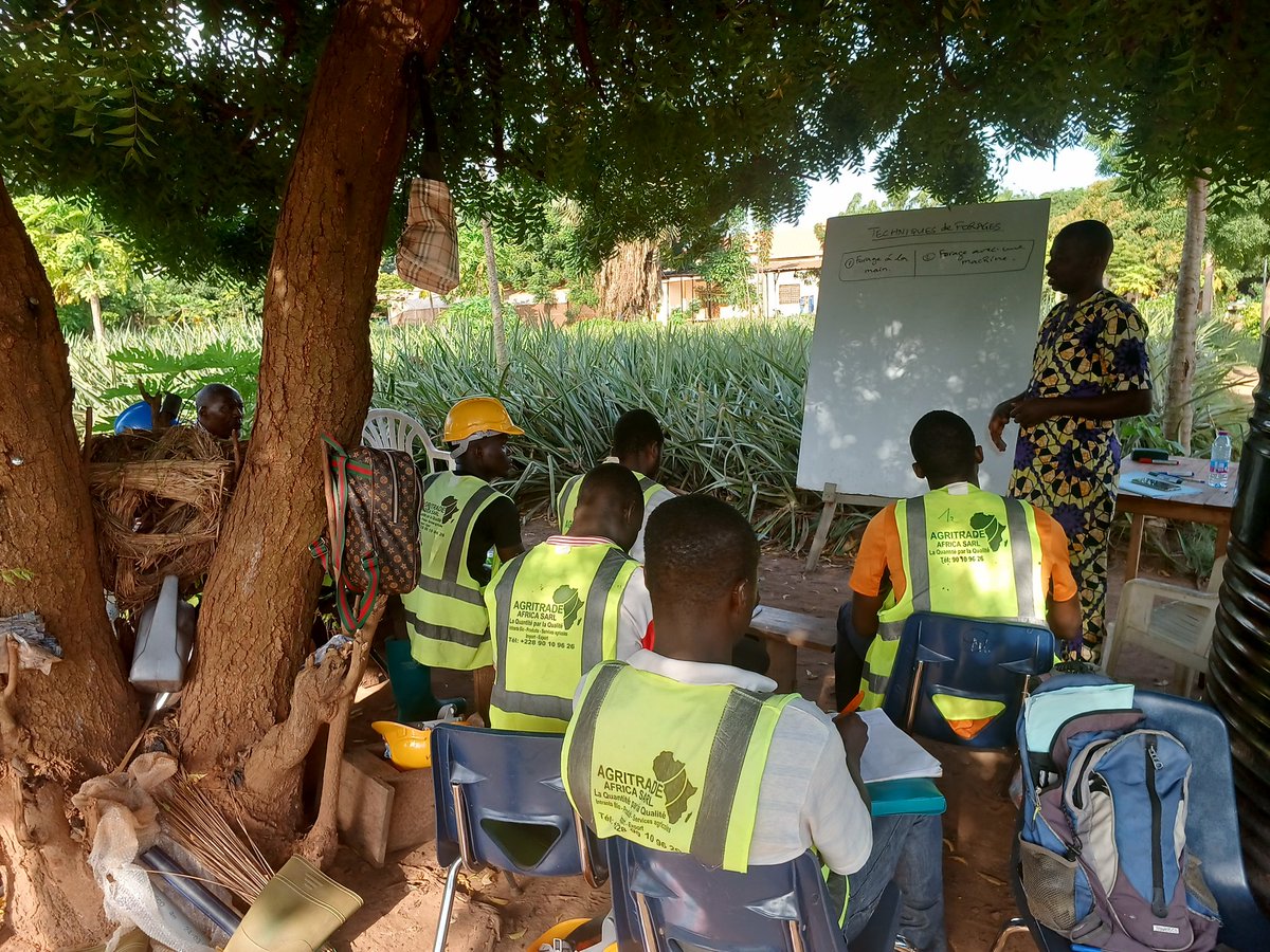 elhadjham's tweet photo. Vendre c'est rendre service tout en créant de la valeur ajoutée aux parties au contrat. L' #arachide du #TOGO, une marque de qualité de notre cher pays. @GouvTg . #MAEDR. #AGRITRADE #AFRICA. #tgtwittos . https://t.co/ahw79CtwAR