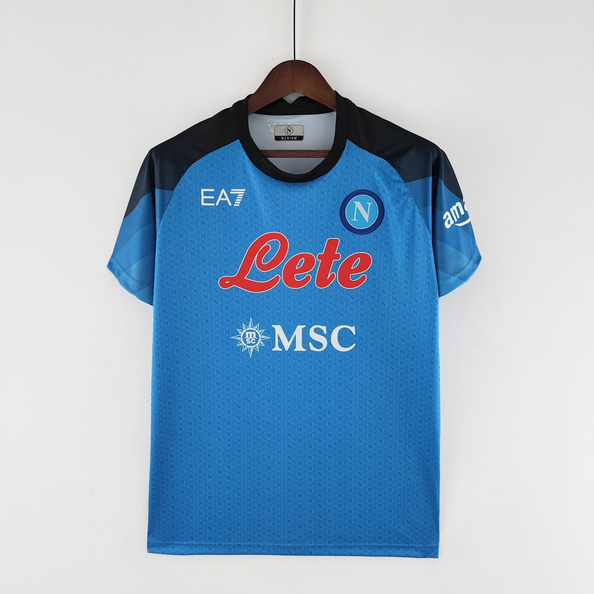 VIPDiamondSpor1's tweet photo. E que tal uma camisa de uma das equipes que tá renascendo e surpreendendo muito nessa temporada?

Se você torce ou tem simpatia pelo Napoli, não perde tempo e VEM SER VIP 🤟🏽 https://t.co/5AVWXLlwVw