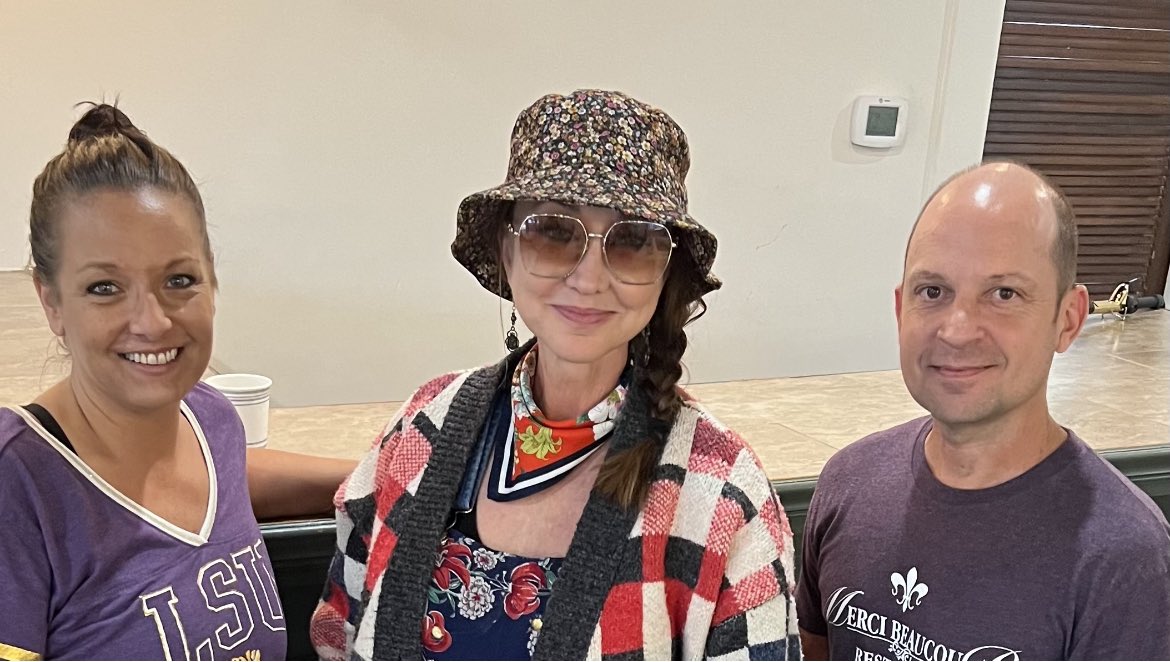 MerciBeaucoupLa's tweet photo. What an amazing day for Tappedtober!!! Big thanks to all who put this show on. Loved having Pam Tillis and Huntergirl at Merci Beaucoup Restaurant yesterday, amazing artists on and off stage. https://t.co/dLDECPf7Hx