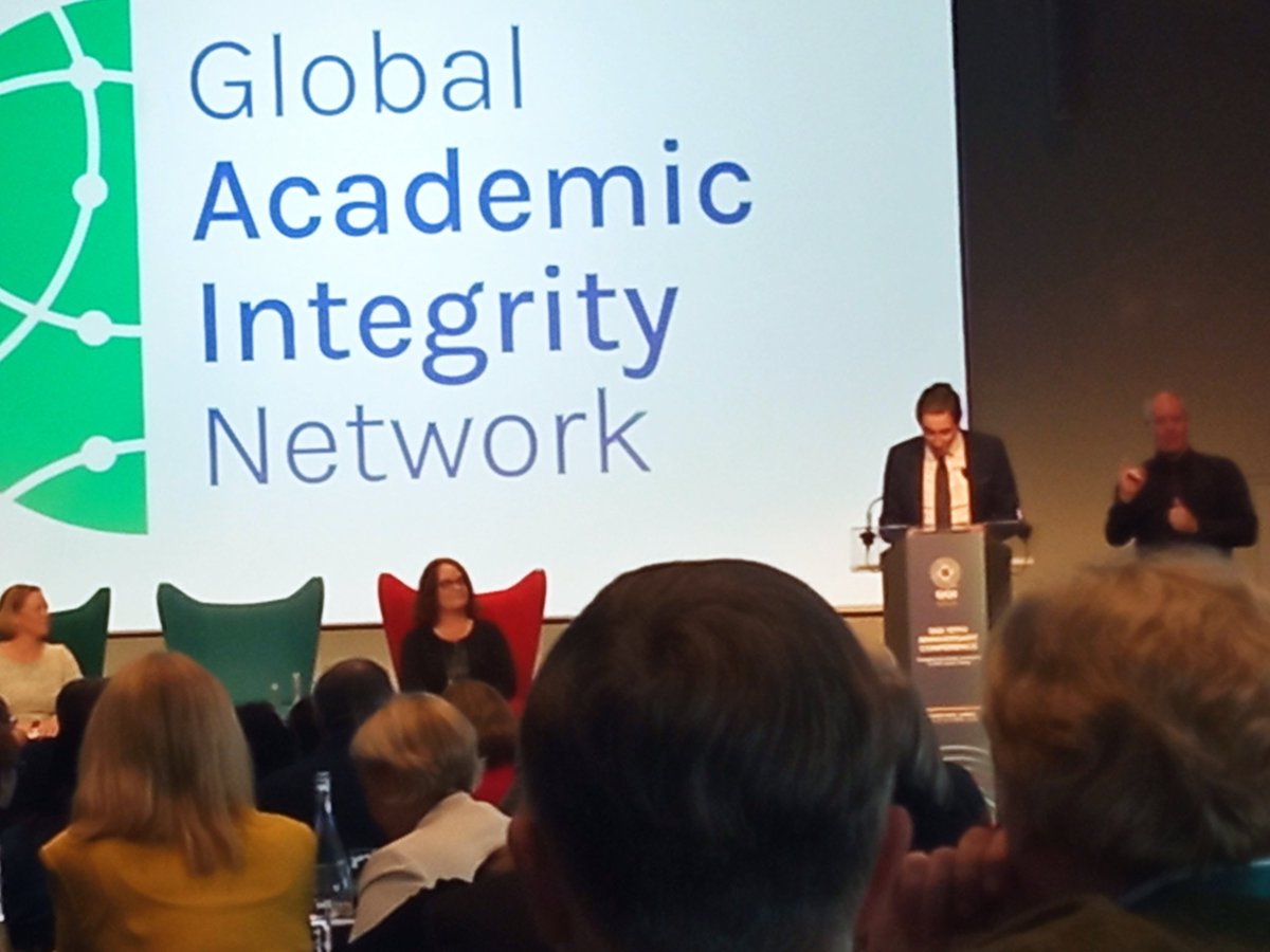 Kaytee1410's tweet photo. Minister Simon Harris launches the Global Academic Integrity Network at the QQI 10th Anniversary Conference @QQI_connect @progcollege #academicintegrity #QQI10 https://t.co/gHUyRFuIKk