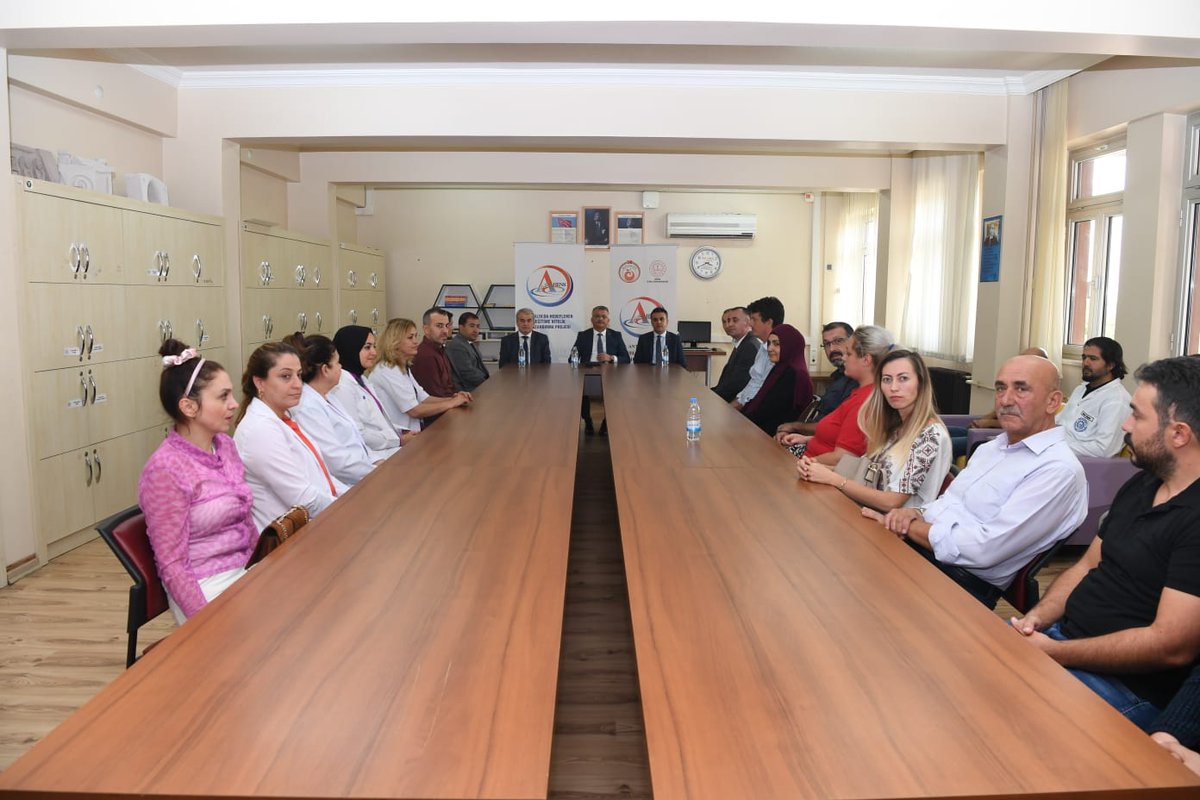 AHENK (@antalyaahenk) on Twitter photo #AHENK Projesi kapsamında Valimiz Sayın <a href="/ersinyazici1/">Ersin YAZICI</a> 49. Okul ziyaretini Şehit Özcan Şenol Mesleki ve Teknik Anadolu Lisesine gerçekleştirdi. Öğrencilerle birlikte kitap okudu. Öğretmenler ile projemiz üzerine sohbet etti.
@antalyavalilik
<a href="/antalyamem07/">Antalya İl Millî Eğitim Müdürlüğü</a> #AHENK Projesi kapsamında Valimiz Sayın <a href="/ersinyazici1/">Ersin YAZICI</a> 49. Okul ziyaretini Şehit Özcan Şenol Mesleki ve Teknik Anadolu Lisesine gerçekleştirdi. Öğrencilerle birlikte kitap okudu. Öğretmenler ile projemiz üzerine sohbet etti.
@antalyavalilik
<a href="/antalyamem07/">Antalya İl Millî Eğitim Müdürlüğü</a>