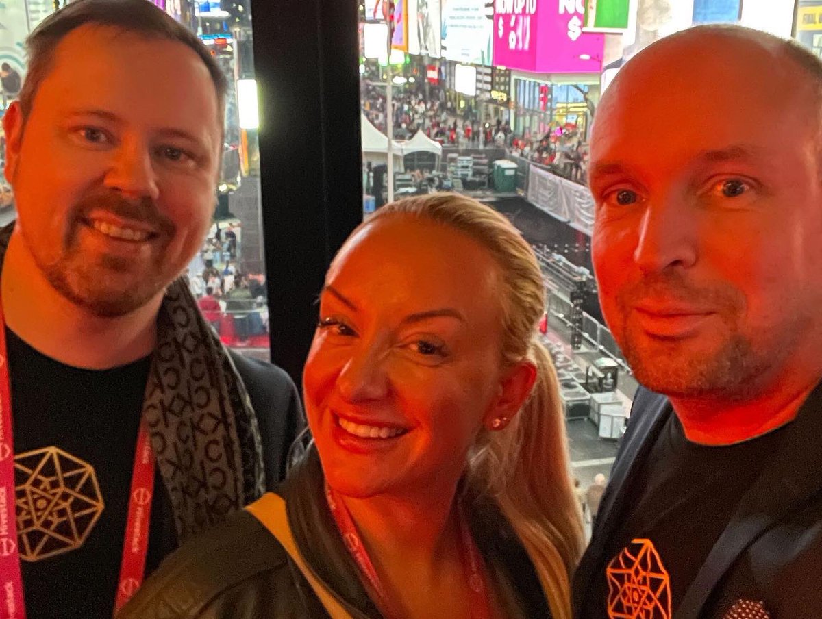 nickycoston's tweet photo. Heading downtown to #AdWeekNYC . See you there? @AdtechGod @DailyDOOH @oohinsider @YourOAAA @DPAAglobal @mjbarash @daabaer @OOHWithJess https://t.co/LskSzOAAtC