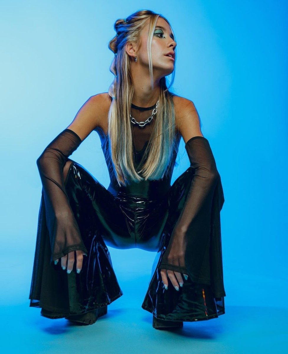PaulaKoopsData's tweet photo. PK1, el álbum debut de @PaulaKoops, saldrá el 17 de febrero y contará con 10 tracks https://t.co/QWJkAMjOib