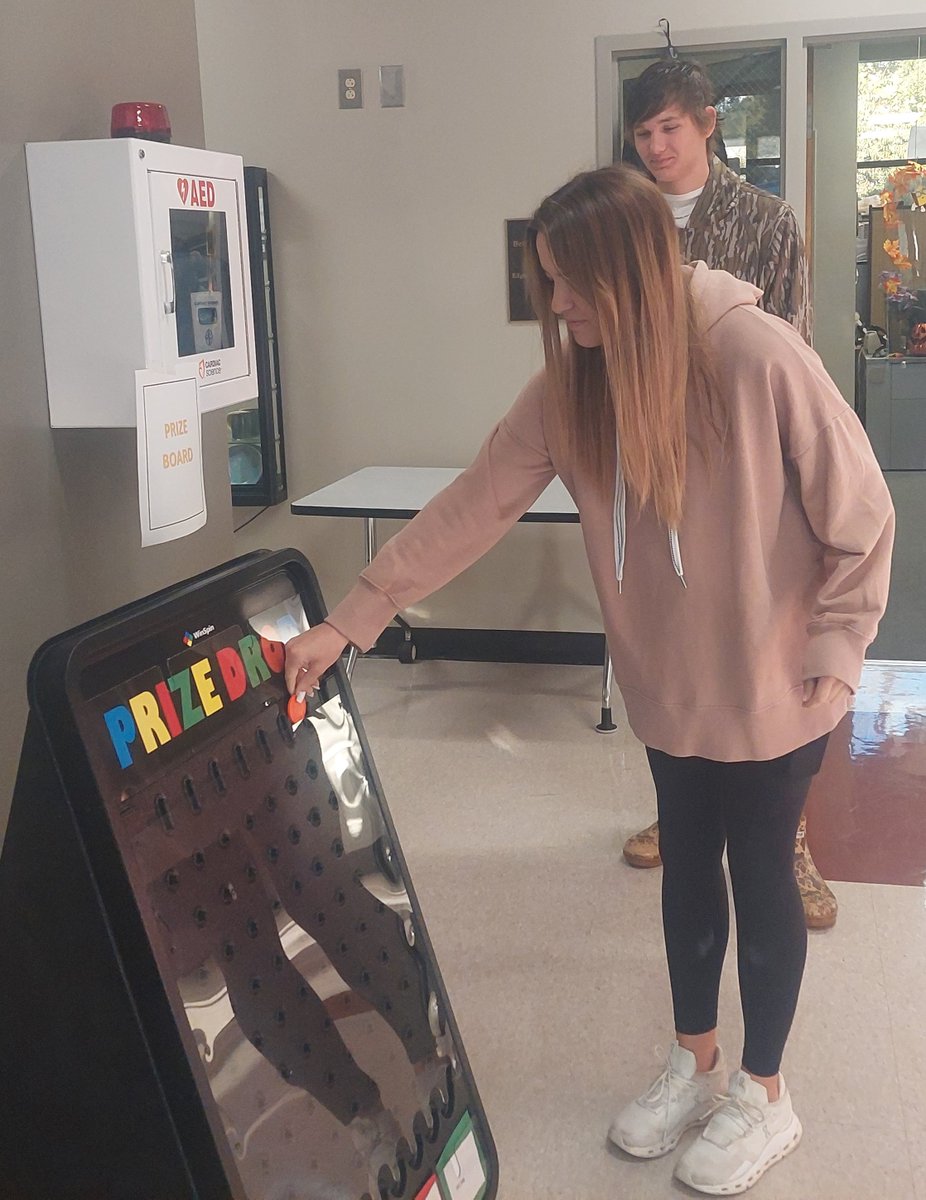 ptc_edgefield's tweet photo. Students had  fun playing lots of games, winning prizes,  and guessing how many. https://t.co/Yr3u58XiY5