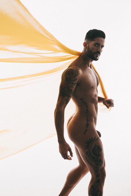 Todo empieza con una mirada&hellip; https://t.co/QScgh1Gc9v