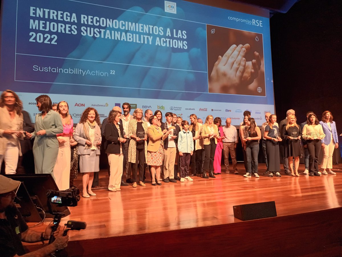 👏Muchísimas gracias a #SustainabilityDay22 <a href="/CompromisoRSE/">CompromisoRSE.com</a> por premiar el trabajo que hacemos en el #ColegioZolaLasRozas a través de #ZolaResponsable para impulsar acciones que promueven la sostenibilidad, la solidaridad y la ayuda al desarrollo entre nuestra comunidad educativa.