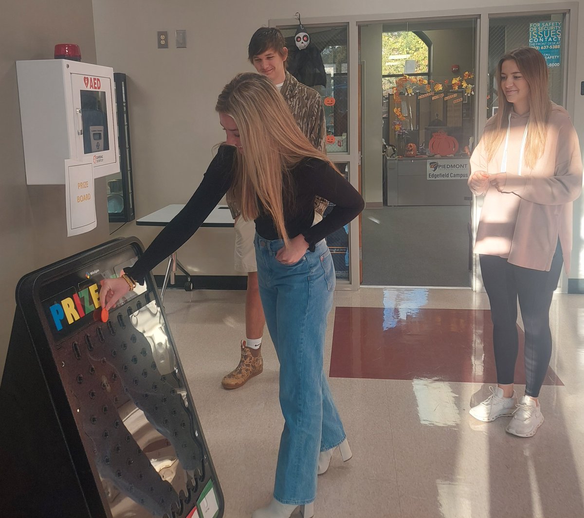 ptc_edgefield's tweet photo. More photos of students enjoying the games and prizes! https://t.co/s99Q69ApVv