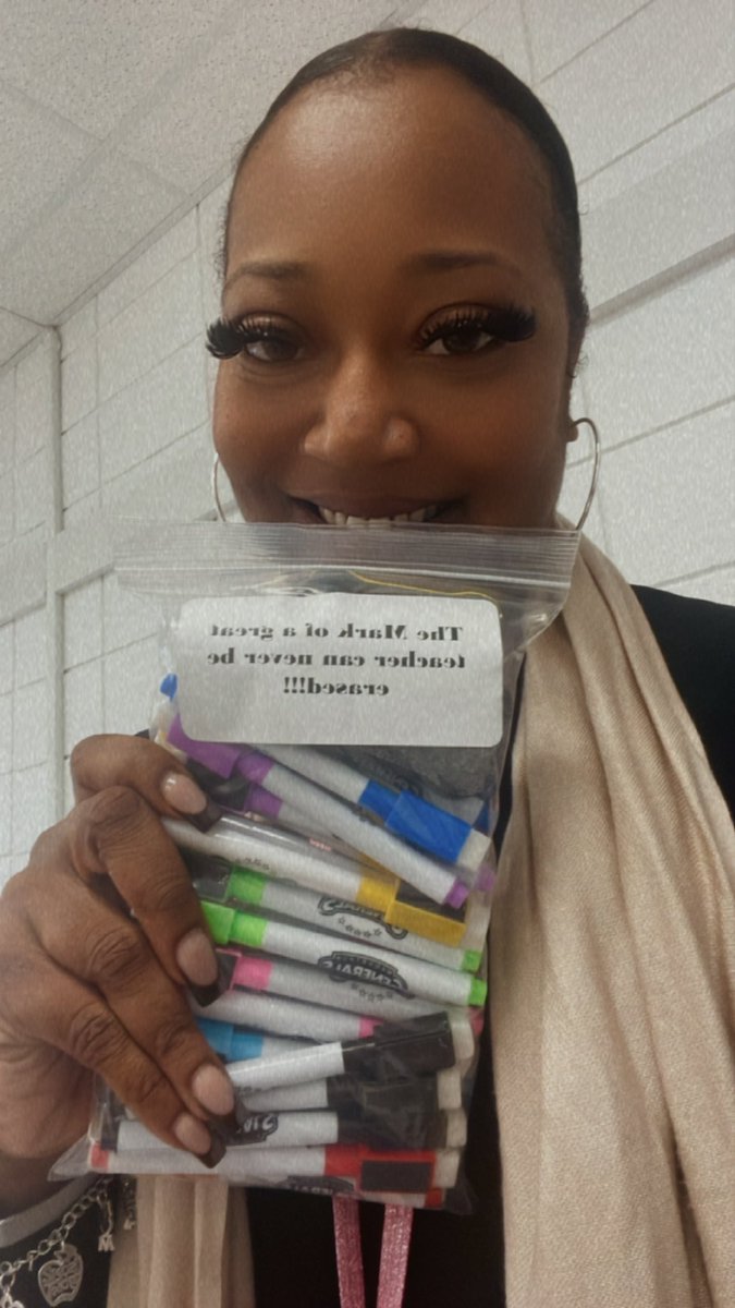eddinsmathlove's tweet photo. A sweet note to start my morning ❤️ Thank you @MacArthur_AISD for always making me feel like a special teacher 🫶🏾 https://t.co/mSZeAPf6Ne