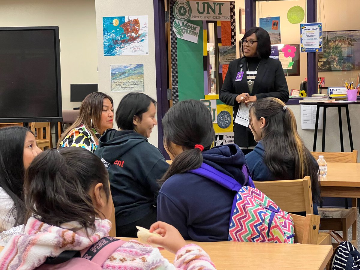 EvermanISD's tweet photo. Dr. Donaldson meeting with Baxter students!!! #evermanstrong #movingbeyondlimits https://t.co/Gn4pOgpjAf