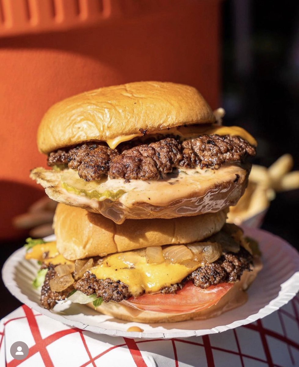 Sometimes you just need a classic….burgers from Paper Plate served up Fri-Sun at Smorg, just two weekends remaining though 😱 10/21-23 + 10/28-30, (stay tuned for a grand finale Halloween party on 10/30 🧛🏾‍♂️🧟)
