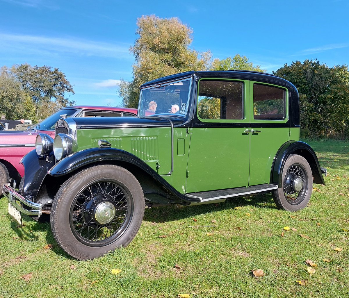 Davidnature22's tweet photo. Lunchtime classic car show today at 'Old Elis' Rose and crown pub ,Huish Episcopi. A good turnout in the warm.sunshine of approx 35/40 cars. #oldelis #roseandcrownhuishepiscopi #huishepiscopi #carshow #classiccar #classiccarshows #oldvehicles #vintagecars https://t.co/Nh9OUdYjxE