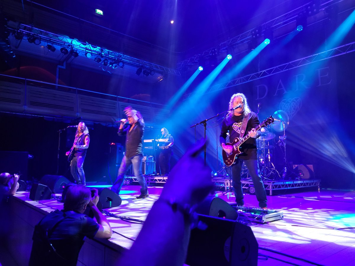 warfarinda's tweet photo. ,,13/10/2022 @daretheband #Live @TheApexVenue ,,.#RoadToEdenUK2022Tour ,,Quality #AOR Music ,Played @ It's Finest,, Nailed It Big Time With Awesome Effect  !! #DARE #BornInTheStorm #RoadToEden #BritRock #Abandon #OutOfTheSilence https://t.co/BU6QLbJAzQ