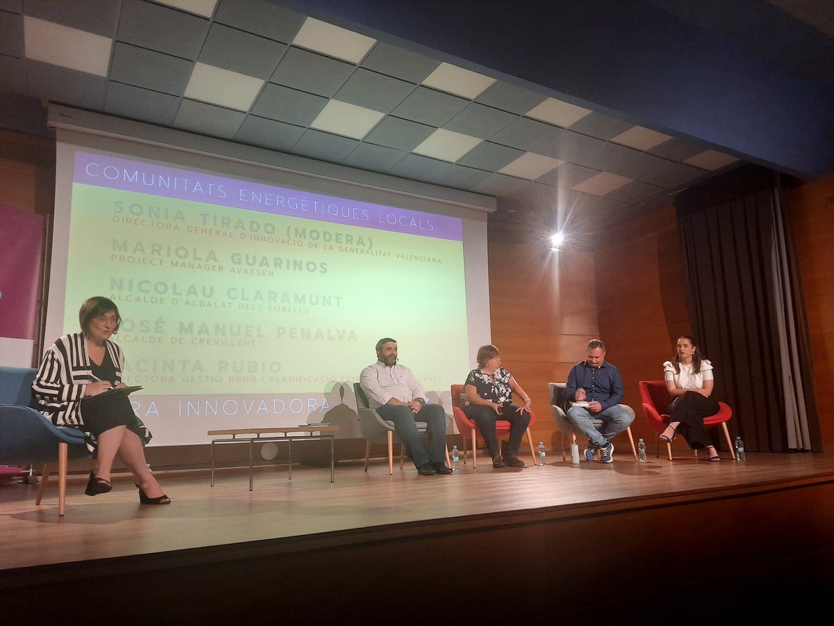 Matí a Altea, Jornada Municipis Innovadors #TerraInnovadora de @GVAinnova i <a href="/fvmpendirecto/">FVMP</a>

Amb <a href="/SoniTirado/">𝚂𝚘𝚗𝚒𝚊 𝚃𝚒𝚛𝚊𝚍𝚘</a> s'han compartit experiències en matèria d'Innovació municipal, com les Comunitats Energètiques Locals

Necessitem un canvi al <a href="/alicanteayto/">Ayuntamiento Alicante</a> per a sumar-lo a este impuls♻️💡