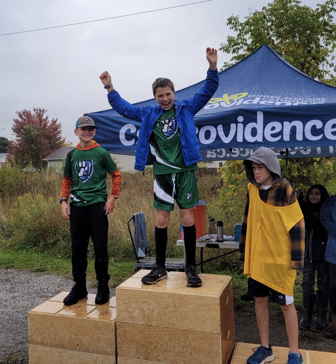 mousadri's tweet photo. Le 7 octobre 2022 serait connu comme la journée de la bataille de Stoney Orchard. @ECStDSavio c. @Ndmbgcdsb . Trois courses. Deux écoles du même quartier. Une journée remplie de pluie et sourire. On a pu amasser 639$ pour @TerryFoxCanada ! https://t.co/CpAYDjQbZX