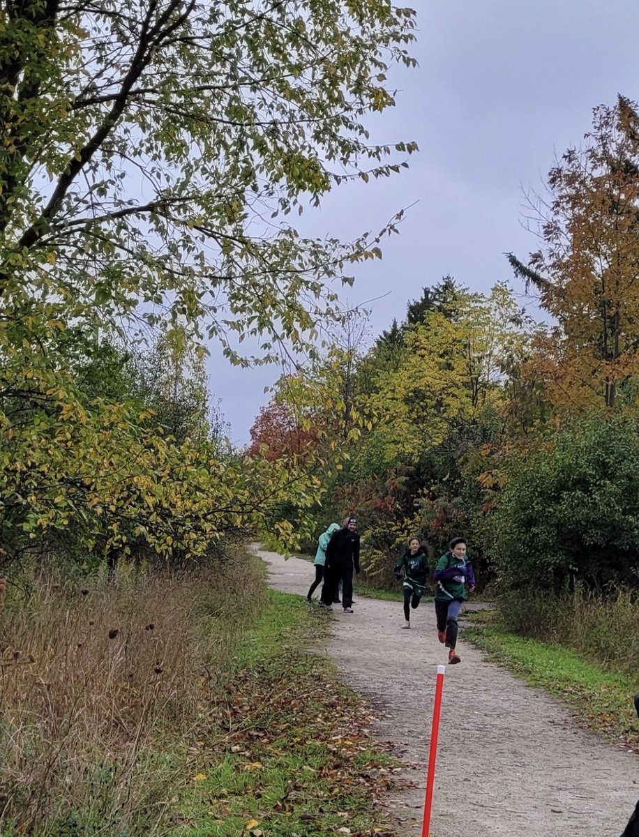 mousadri's tweet photo. Le 7 octobre 2022 serait connu comme la journée de la bataille de Stoney Orchard. @ECStDSavio c. @Ndmbgcdsb . Trois courses. Deux écoles du même quartier. Une journée remplie de pluie et sourire. On a pu amasser 639$ pour @TerryFoxCanada ! https://t.co/CpAYDjQbZX