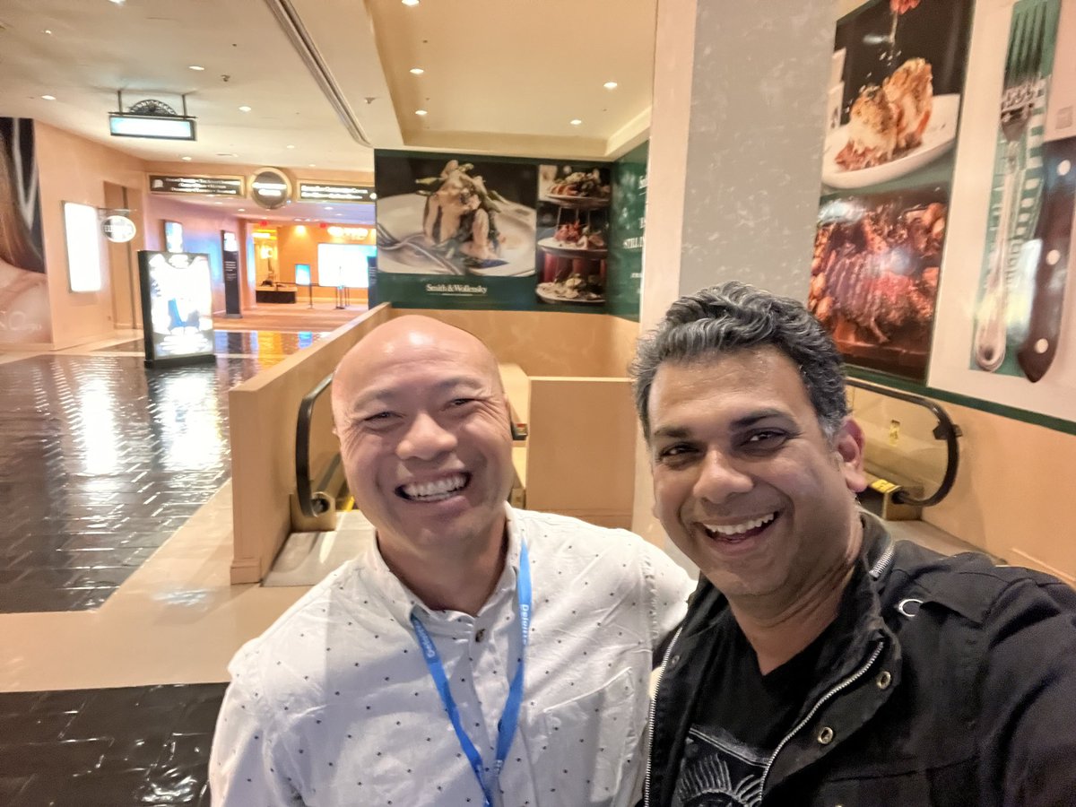 sandeshr's tweet image. As we trickle into the registration bumped into Lawrence To #OracleMAA please attend the sessions that his guys are presenting @OracleMAA #OCW #CloudWorld #MeetAtCloudWorld @CloudWorld @oracleace @oracleugs , also @AIOUG is being represented