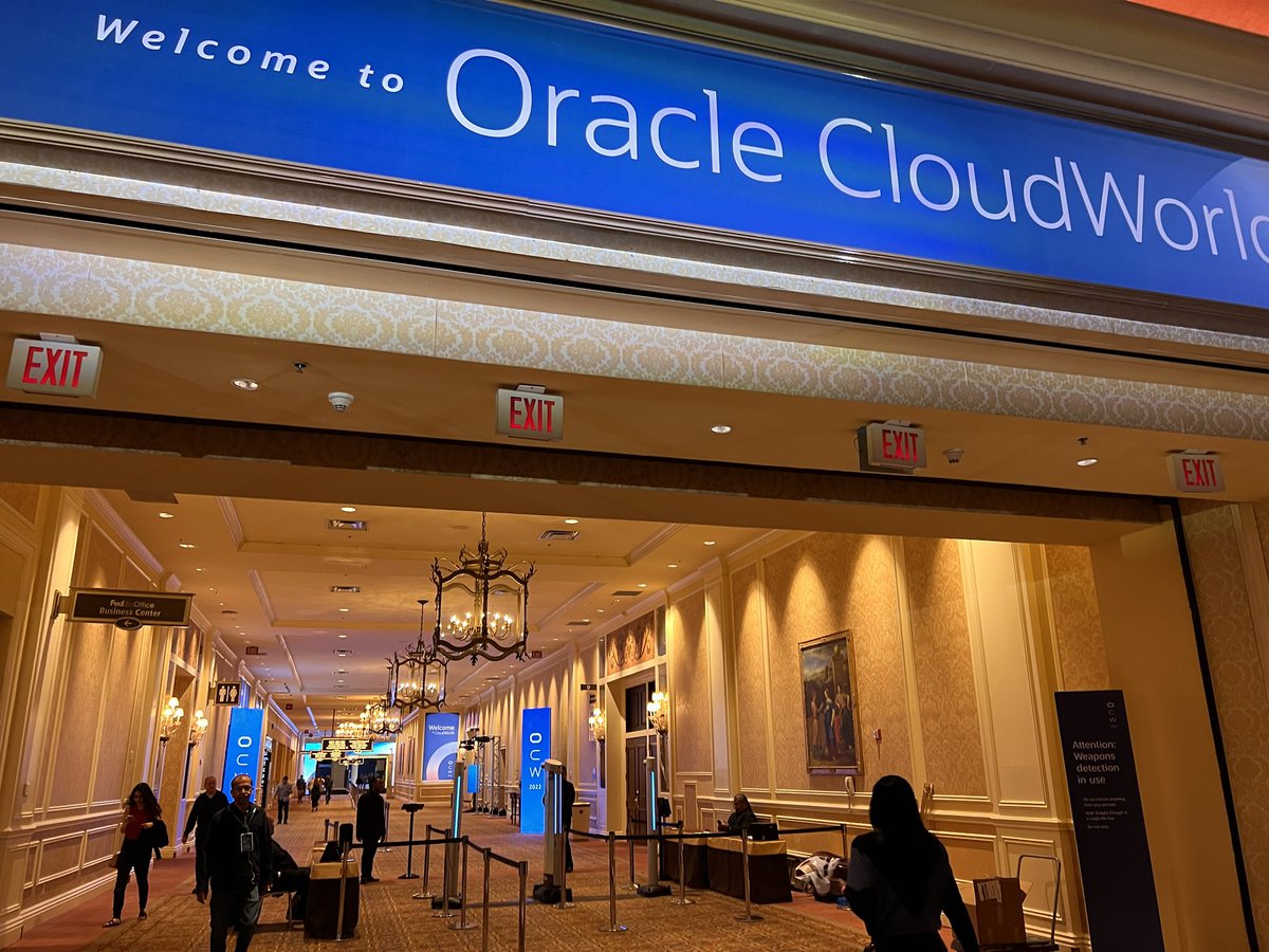 sandeshr's tweet image. As we trickle into the registration bumped into Lawrence To #OracleMAA please attend the sessions that his guys are presenting @OracleMAA #OCW #CloudWorld #MeetAtCloudWorld @CloudWorld @oracleace @oracleugs , also @AIOUG is being represented