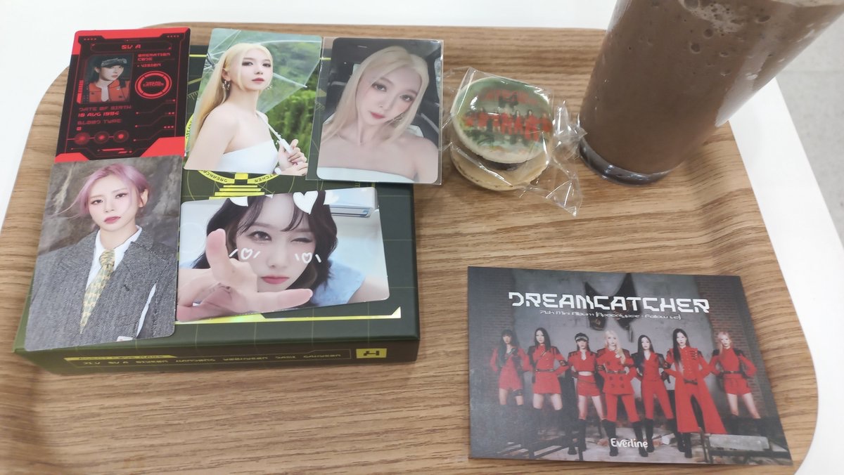 dreamscometruu9's tweet photo. #VISION_OF_DREAMCATCHER
#DREAMCATCHER #드림캐쳐 #EVERLINE #에버라인
카페 입구에서부터 비전이 빠방 나와서 1차 감동❤️‍🔥 음료랑 마카롱이 맛있고 엄청 잘 꾸며져 있어서 2차 감동❤️‍🔥 드림캐쳐 실물로 봐서 3차 감동❤️‍🔥 정말 최고로 행복한 하루였습니다ㅜㅜ예쁘게 카페 꾸며주신 에버라인 감사합니다! https://t.co/tPogpsZfwk