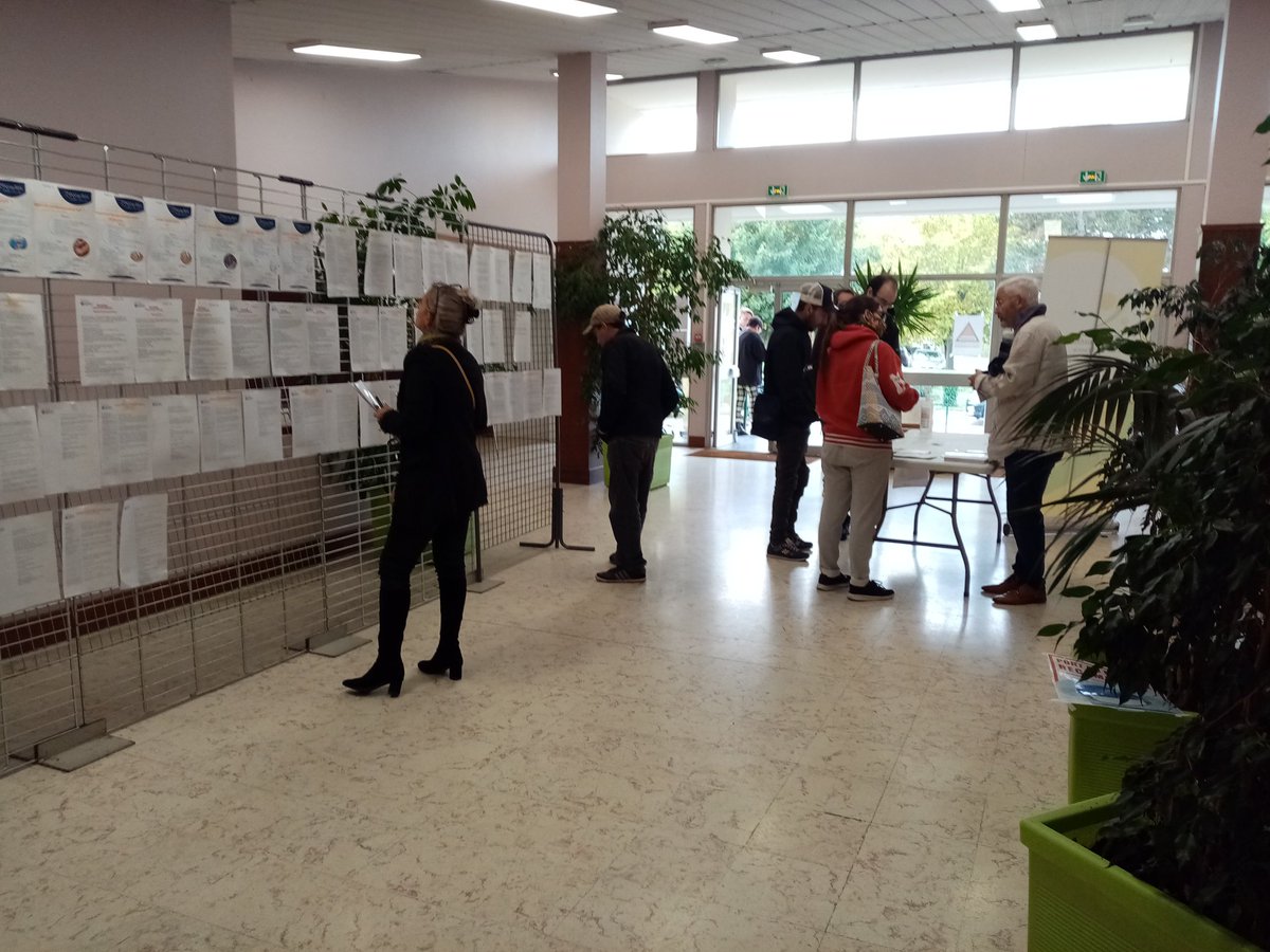 vlnchartres's tweet photo. Job dating à Auneau @avecpoleemploi, @porteseureliennes et @eurelien entre 15 entreprises et des chercheurs d'@emploi. Des postes peu qualifiés pour accélérer leur insertion / découverte des metiers par la réalité virtuelle  / conseils / coaching @F_Gaussens https://t.co/1AQbqaoaSQ