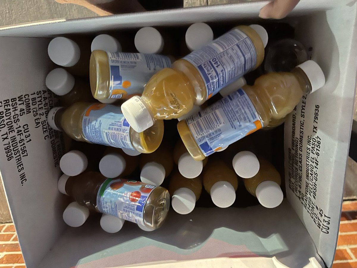 HillaryCWright's tweet photo. 🥶Braved the cold this morning to hand out breakfast treats to our bus drivers and monitors for School Bus Safety/Bus Driver Appreciation Week! Transportation staff are an essential part of a school district. Thank you for all you do! 🚍🚌🚍 #SchoolPR #ADayinSchoolPR https://t.co/9Gf16QsxeL