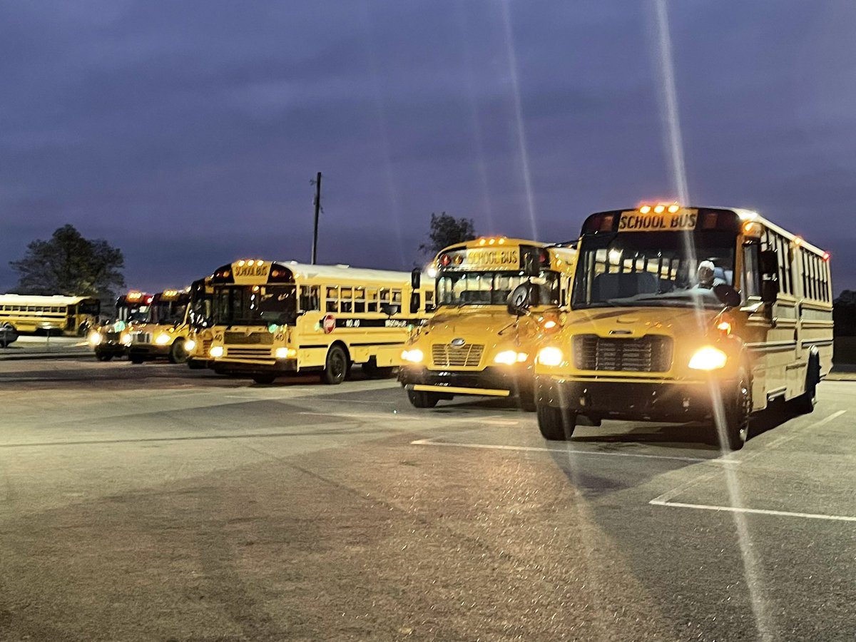 HillaryCWright's tweet photo. 🥶Braved the cold this morning to hand out breakfast treats to our bus drivers and monitors for School Bus Safety/Bus Driver Appreciation Week! Transportation staff are an essential part of a school district. Thank you for all you do! 🚍🚌🚍 #SchoolPR #ADayinSchoolPR https://t.co/9Gf16QsxeL