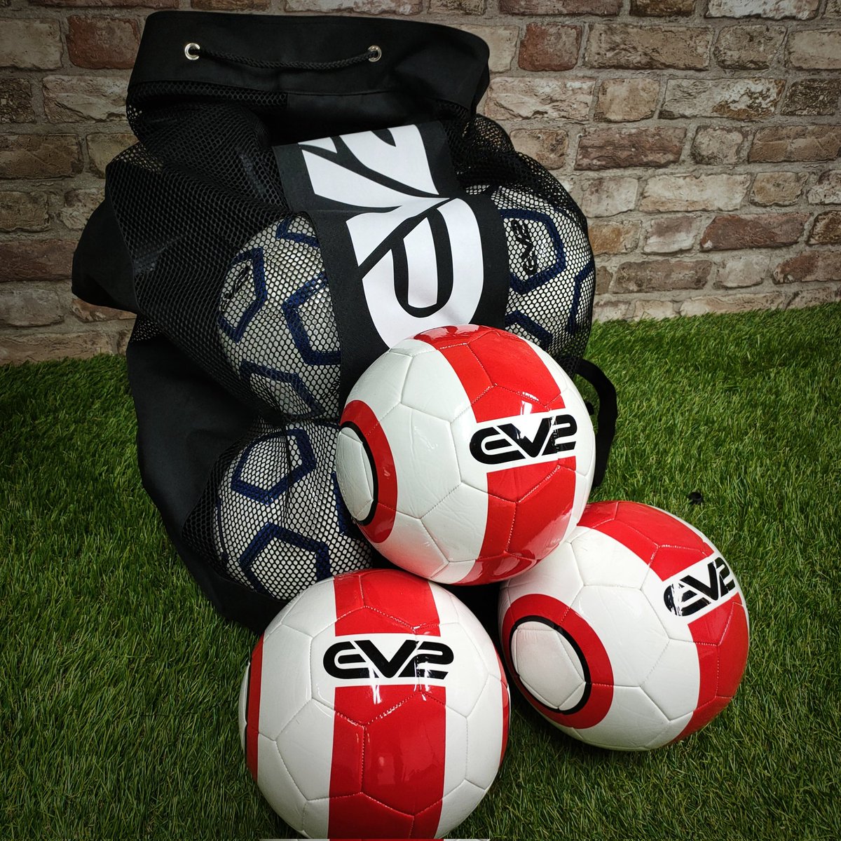 🚨 YOUR CHANCE TO WIN 🚨

🙌 Our new training balls have now landed and we're giving one lucky club the chance to win 10 + a new carry bag!

👍 LIKE this post
🔁 RETWEET
👇 TAG your club

Winner announced tomorrow at 5pm!

#TeamEV2 💙🖤
