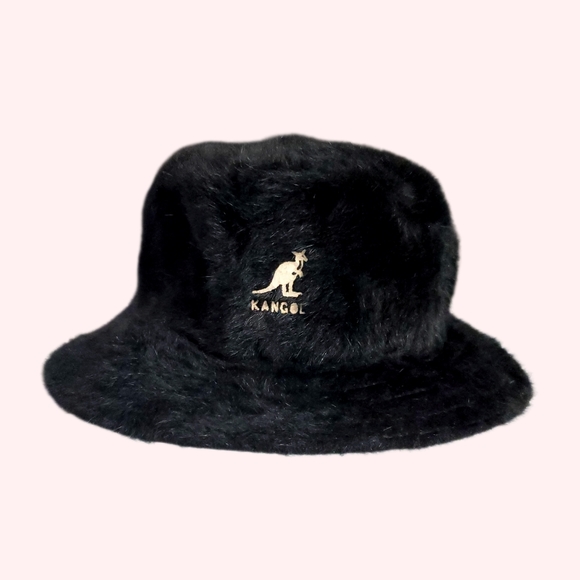 LilysShoes's tweet photo. So good I had to share! Check out all the items I'm loving on @Poshmarkapp #poshmark #fashion #style #shopmycloset #yeezy #erkandemirforartemiscollection #kangol: https://t.co/R5XxzxYy1t https://t.co/EdTQNqzm7m