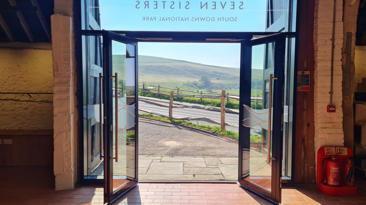 As office views go, this is a good one. 

We're looking for Assistants to join the Visitor Services team at the Country Park. 

Applications close 30 October. 

Full details on how to apply &gt;&gt; southdowns.gov.uk/job/seven-sist…