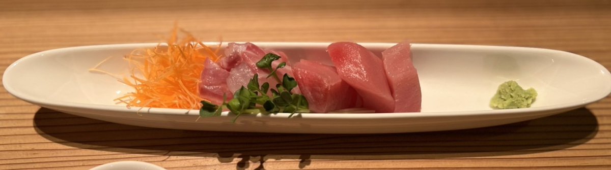 hq9SzYQ6HCd2gtw's tweet photo. 美味しいディナーをいただきました😋😋😋
もはや前菜とは言えないほどの充実���+コレでもかという細さの🥕ツマ+海無し県なのに新鮮な刺身+メインはどれだ状態の食事🍚+でも白飯はお供えかと思う一口盛サイズ(おかわりしちゃうよね🤣🤣🤣)+デザートまで完璧🍮
#restaurantbio https://t.co/lI8R6mwTYJ