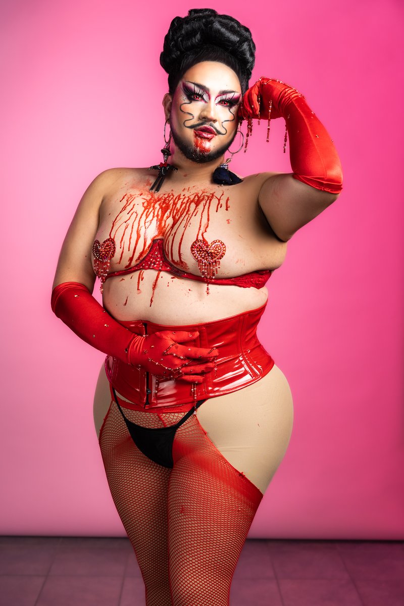 MexicaXadows's tweet photo. photo dump of pics from the #fat #burlesque #festival a month ago in #minnespolis #gay #drag #makeup #vamp #blood #maxica #mexican #latine #Latinx https://t.co/3895lzvGjR